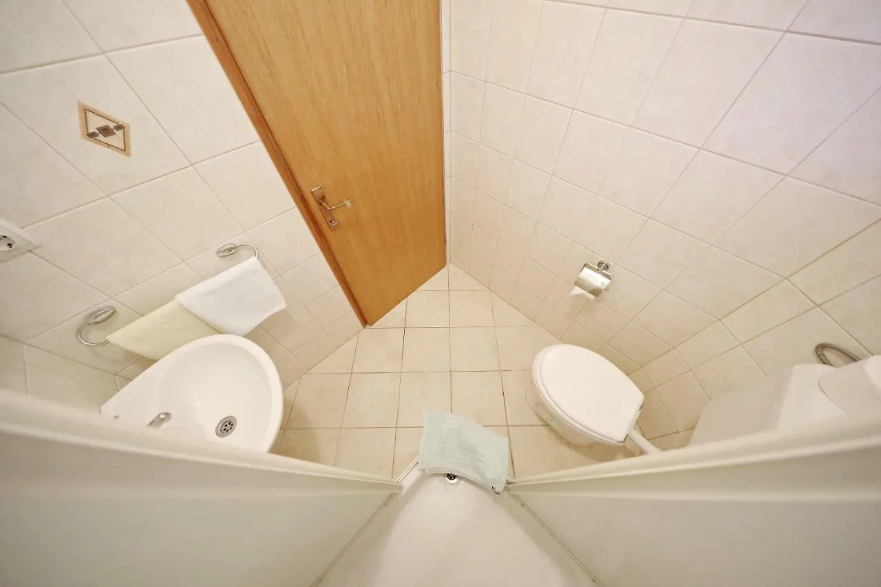 Apartmani Nada Super Petrcane Guest house