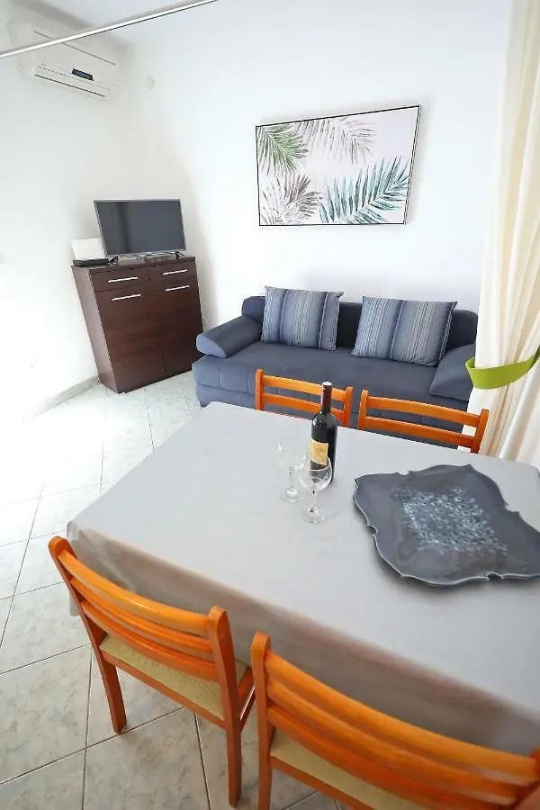 Guest house Apartmani Nada Super Petrcane