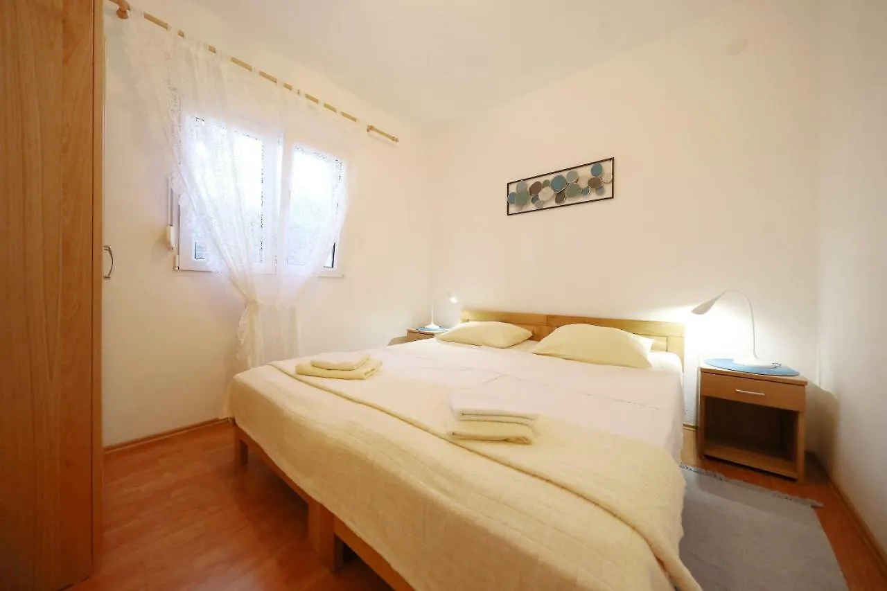 Guest house Apartmani Nada Super Petrcane
