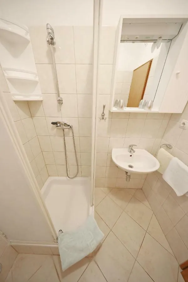 Apartmani Nada Super Petrcane